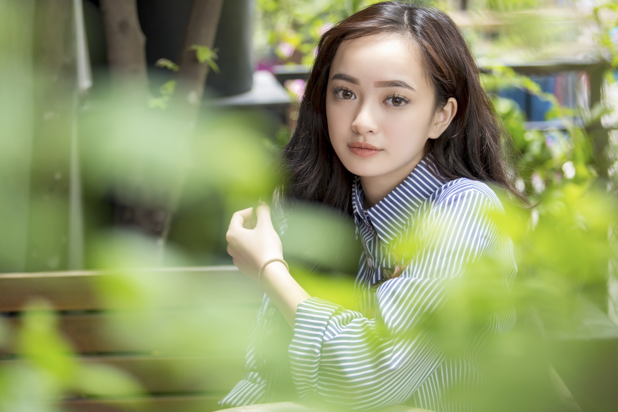 Dien vien 17 tuoi ke chuyen dong canh nong voi ban trai Cat Phuong hinh anh