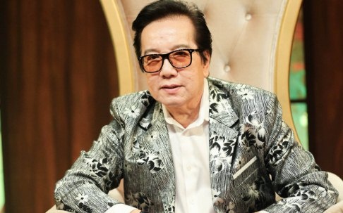 Danh ca Elvis Phuong: 'Toi song sot duoc den nay la nho vo' hinh anh