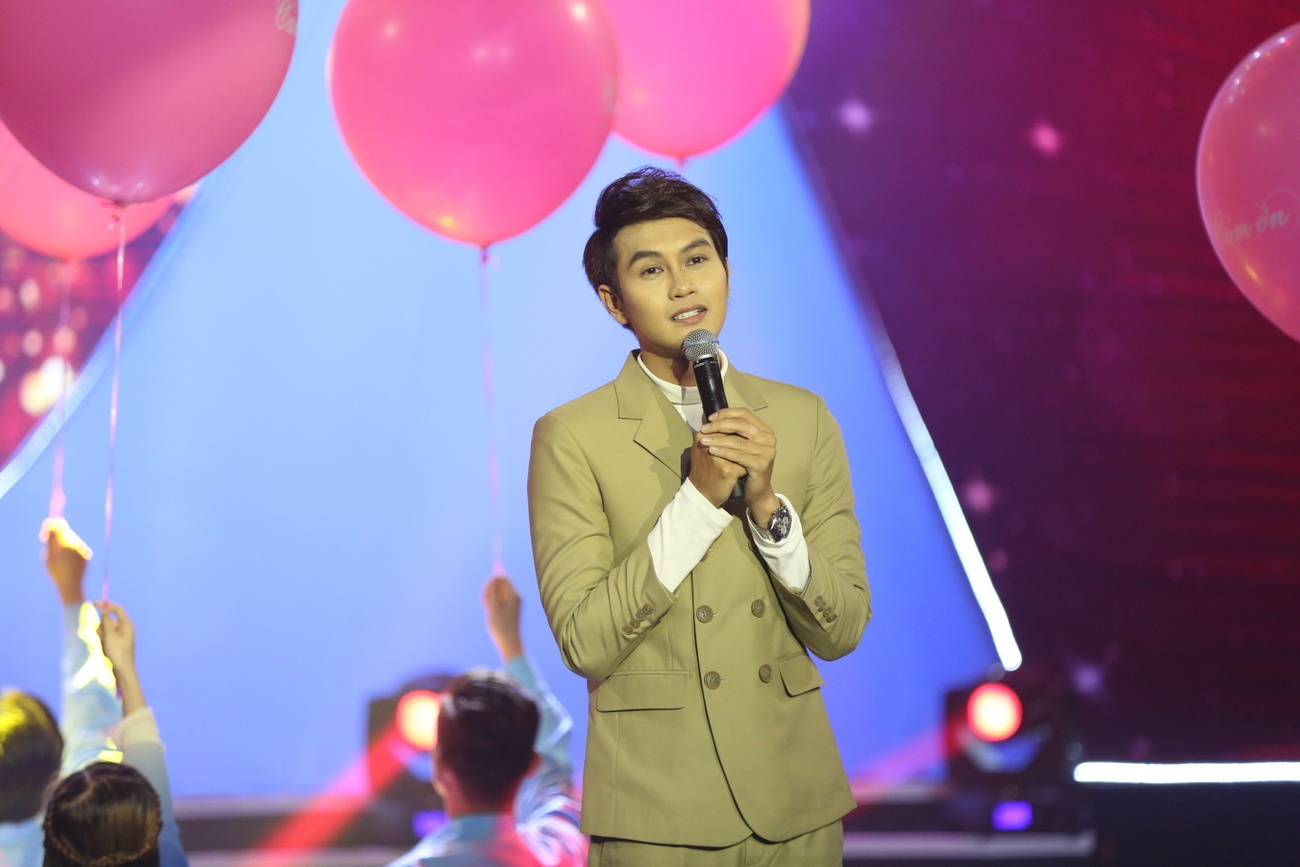 Dung Nhi hat cai luong nhan con mua loi khen anh 2