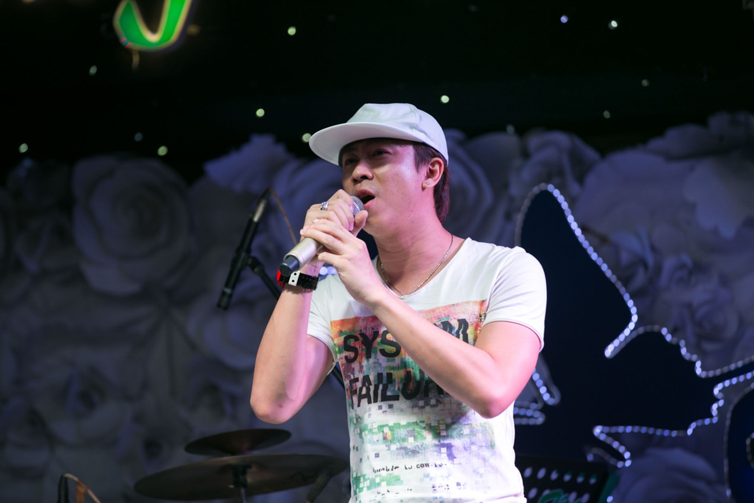 Dam Vinh Hung moi Ha My hat anh 6