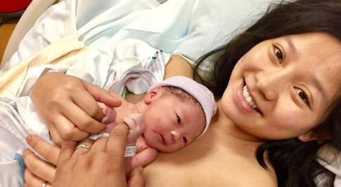 Dien vien 'Toi thay hoa vang tren co xanh' sinh con trai dau long o My hinh anh