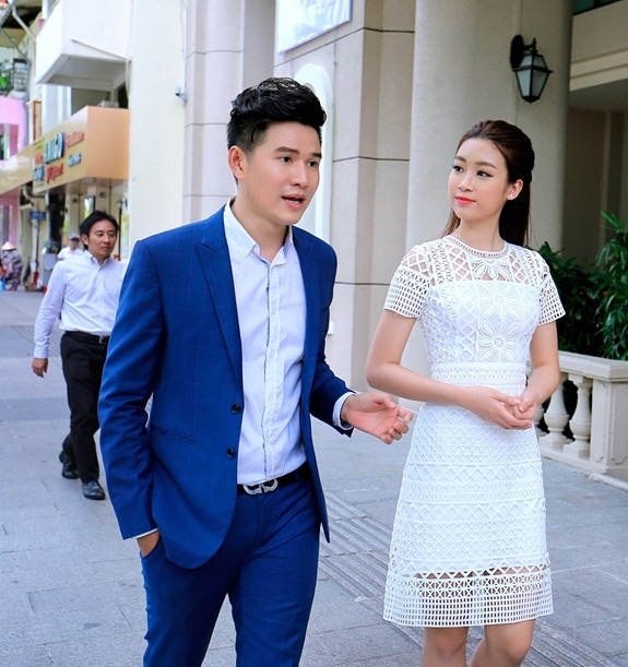 Hoa hậu Đỗ Mỹ Linh rạng rỡ trong lần đầu làm MC ảnh 3 Hoa hau Do My Linh rang ro trong lan dau lam MC anh 3