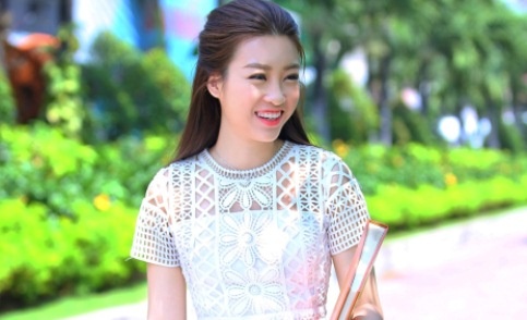 Hoa hau Do My Linh rang ro trong lan dau lam MC hinh anh