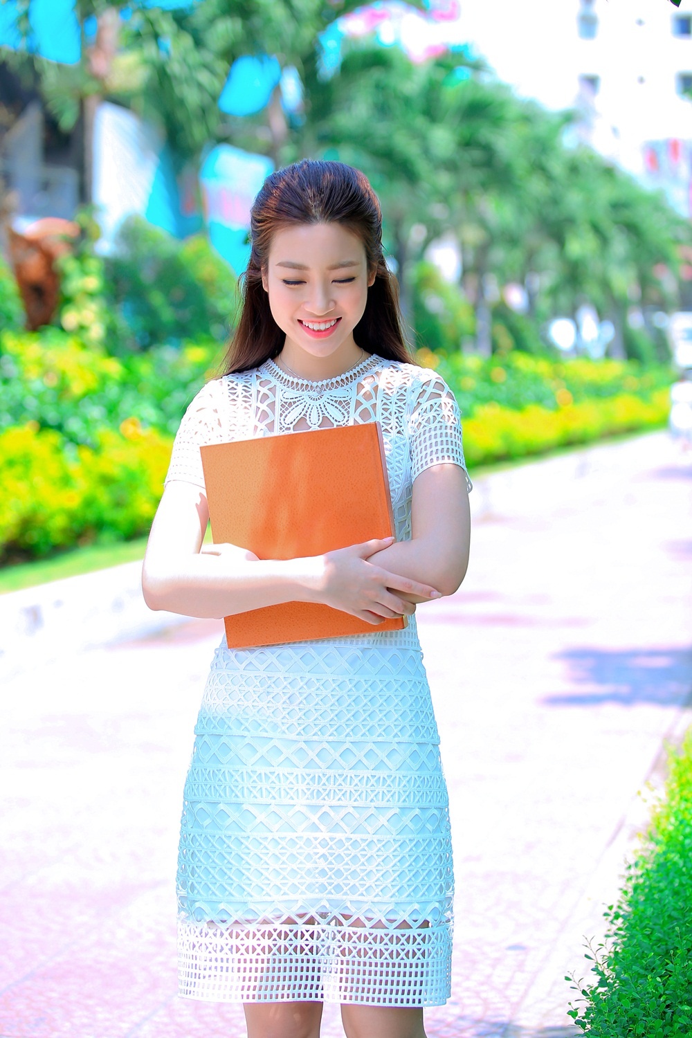 Hoa hau Do My Linh rang ro trong lan dau lam MC anh 2