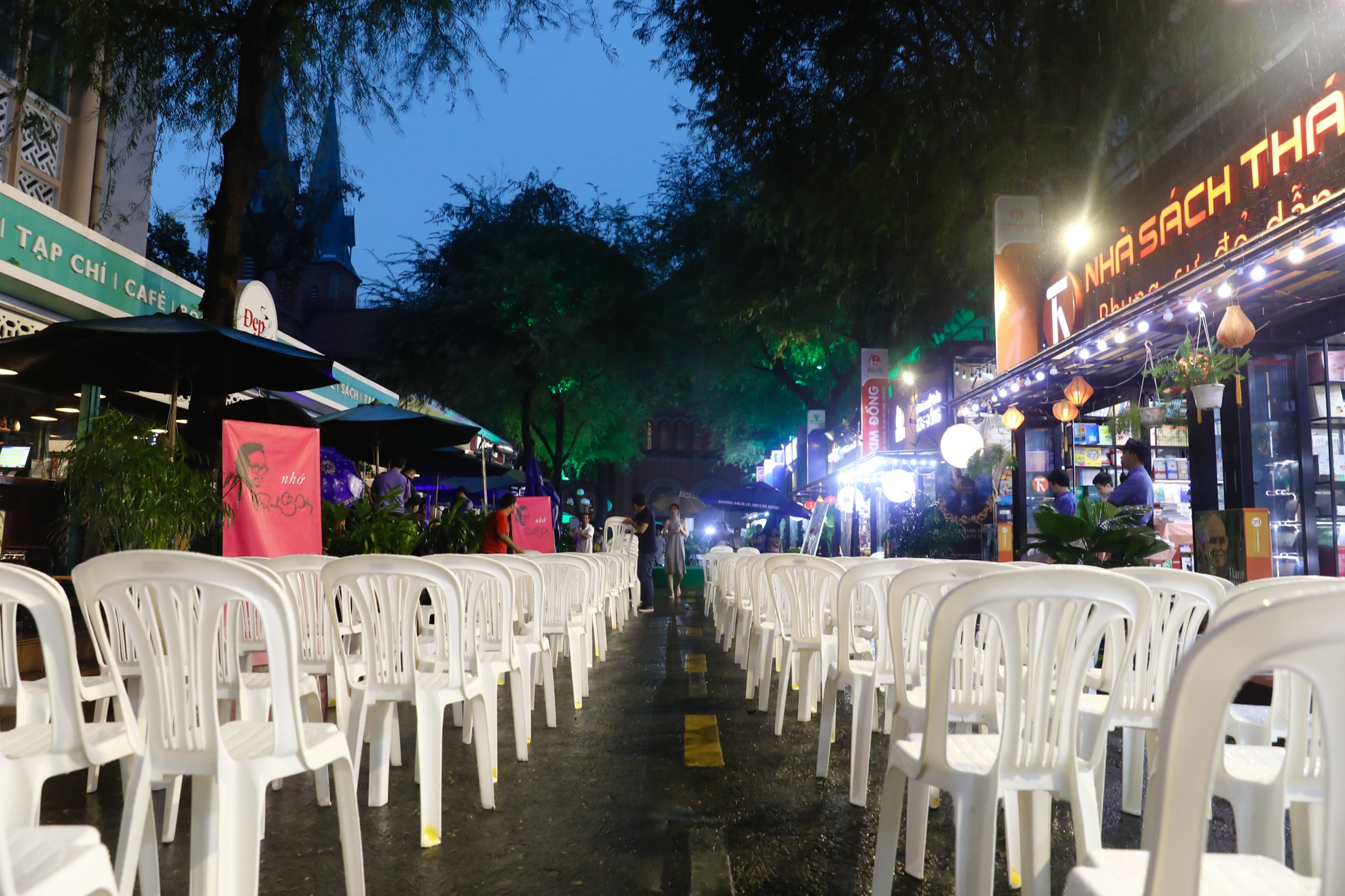 Dem nhac nho Trinh Cong Son o duong sach anh 2