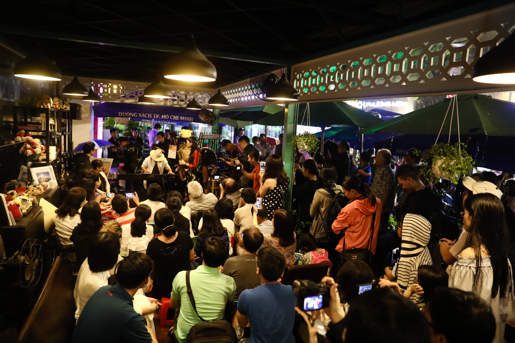 Dem nhac nho Trinh Cong Son o duong sach anh 4