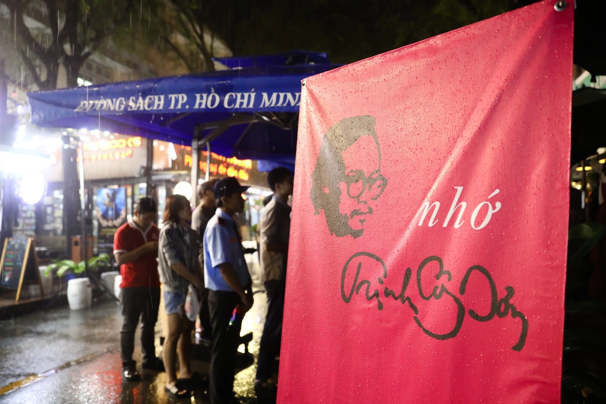 Dem nhac nho Trinh Cong Son o duong sach anh 5