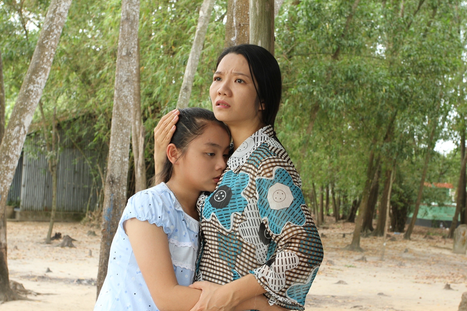 Phim ngan Khong ai biet khai thac van de tre em anh 1