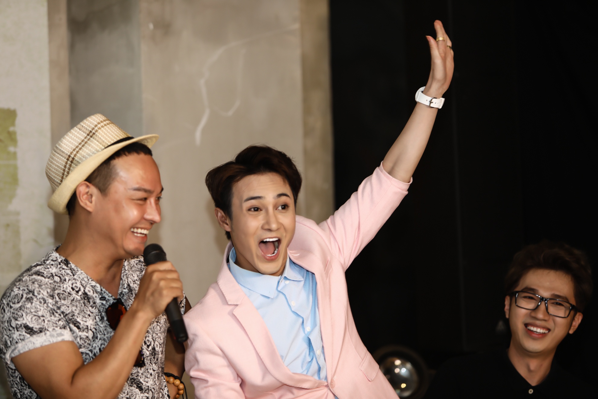 Nam Em khoc trong buoi giao luu doan phim Lo to anh 7