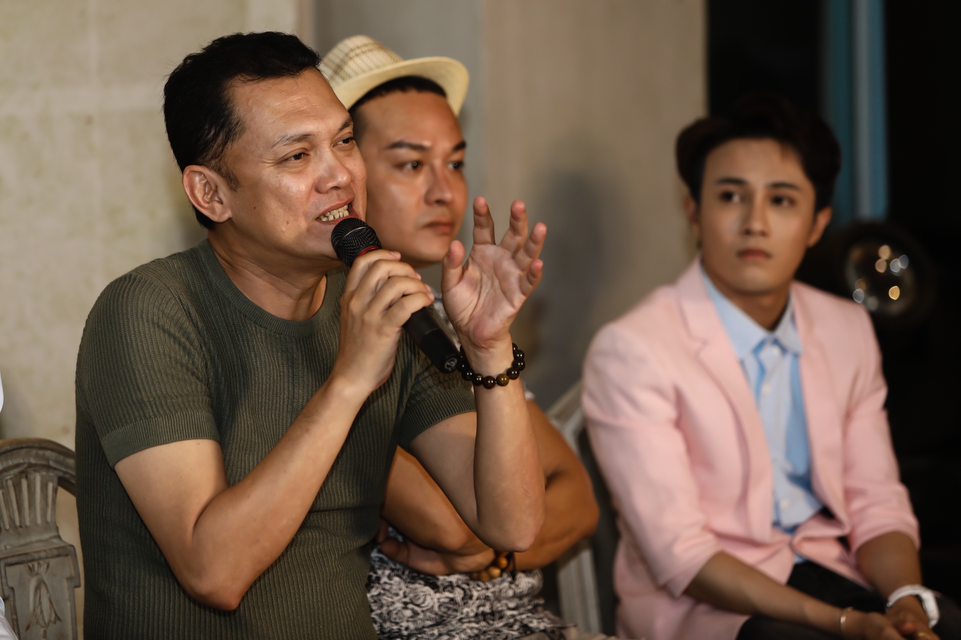 Nam Em khoc trong buoi giao luu doan phim Lo to anh 3