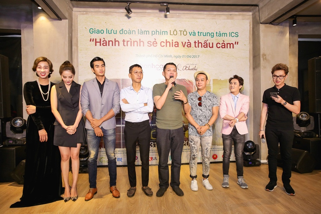 Nam Em khoc trong buoi giao luu doan phim Lo to anh 1