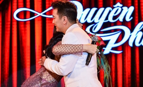 Dam Vinh Hung chuc mung sinh nhat Le Quyen hinh anh