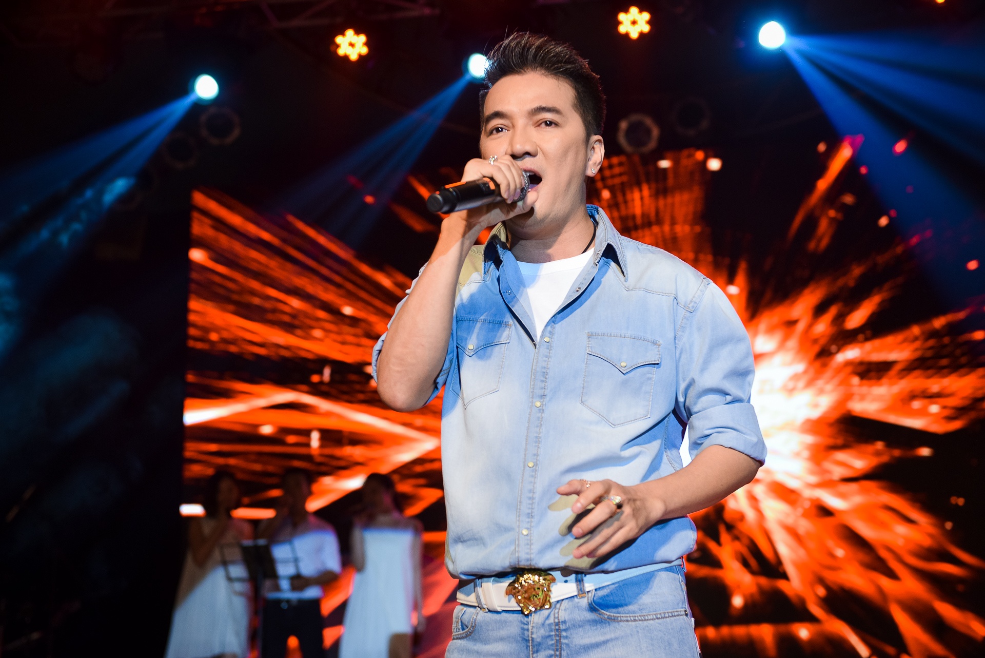 Mẹ Đàm Vĩnh Hưng đi ủng hộ con trai ảnh 6 Me Dam Vinh Hung di ung ho con trai anh 6