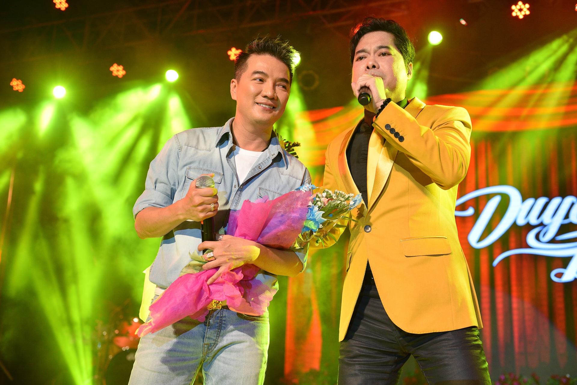 Mẹ Đàm Vĩnh Hưng đi ủng hộ con trai ảnh 8 Me Dam Vinh Hung di ung ho con trai anh 8