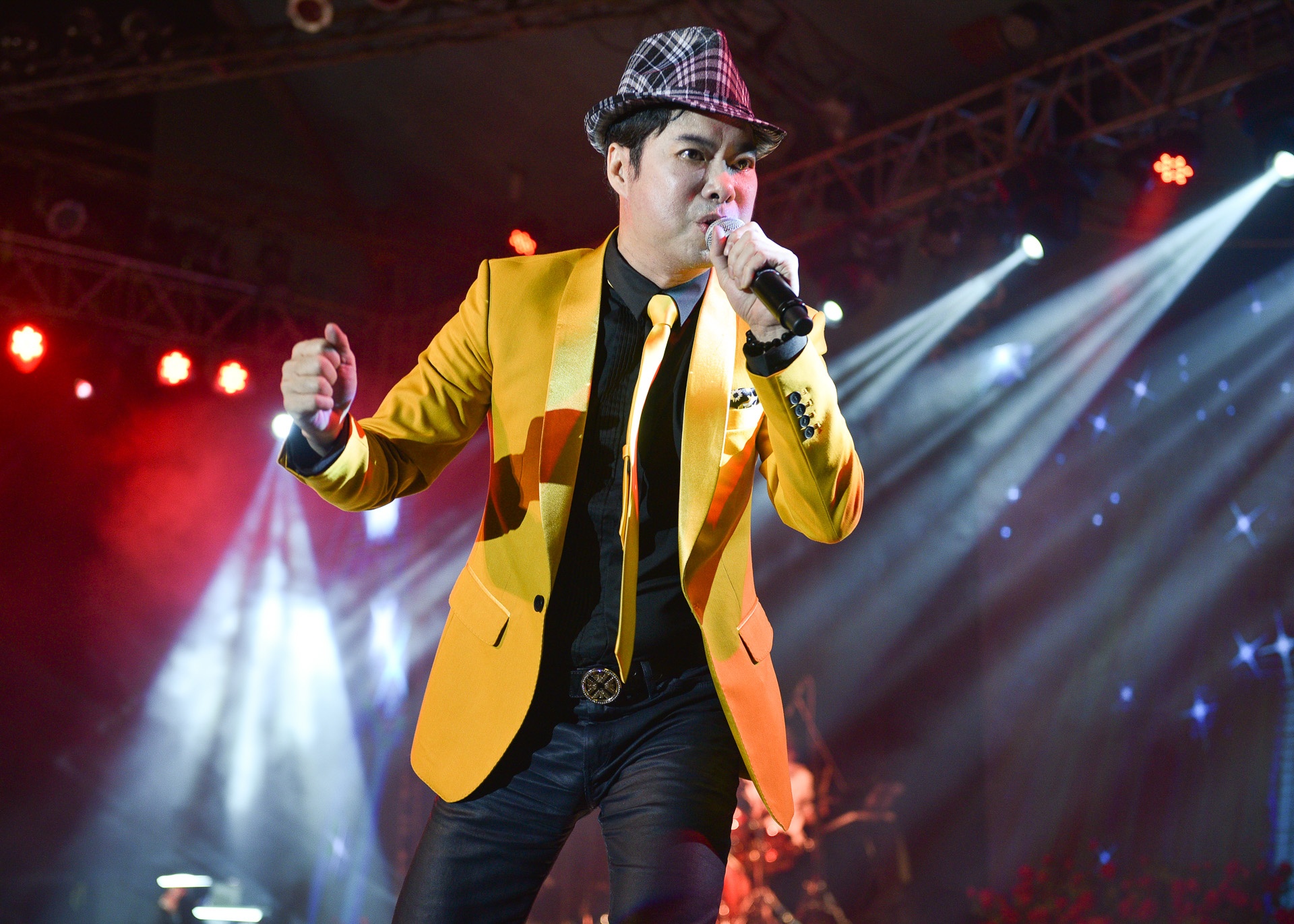 Mẹ Đàm Vĩnh Hưng đi ủng hộ con trai ảnh 9 Me Dam Vinh Hung di ung ho con trai anh 9