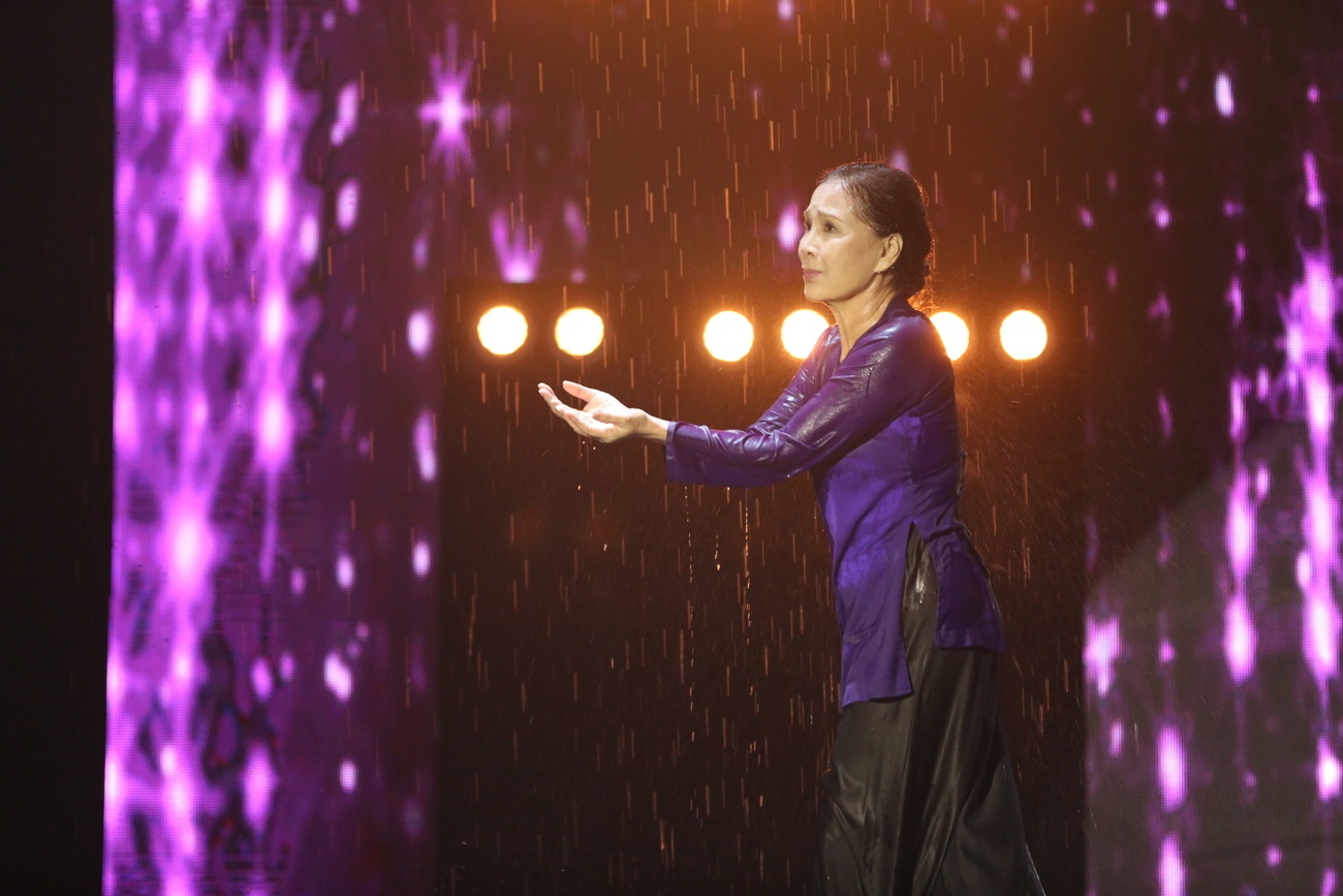 Hong Van gianh giai nhat hat cung me yeu anh 6