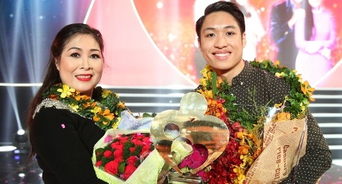 NSND Hong Van va NSUT Kim Xuan cung gianh giai nhat Hat cung me yeu hinh anh