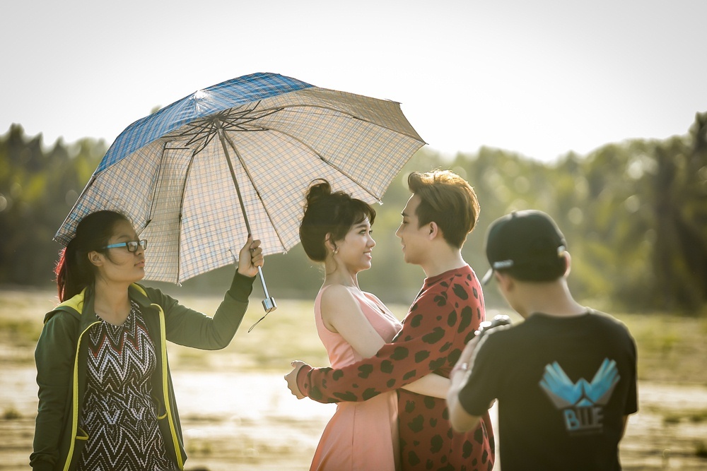 Tran Thanh quay MV cung Hari Won anh 7