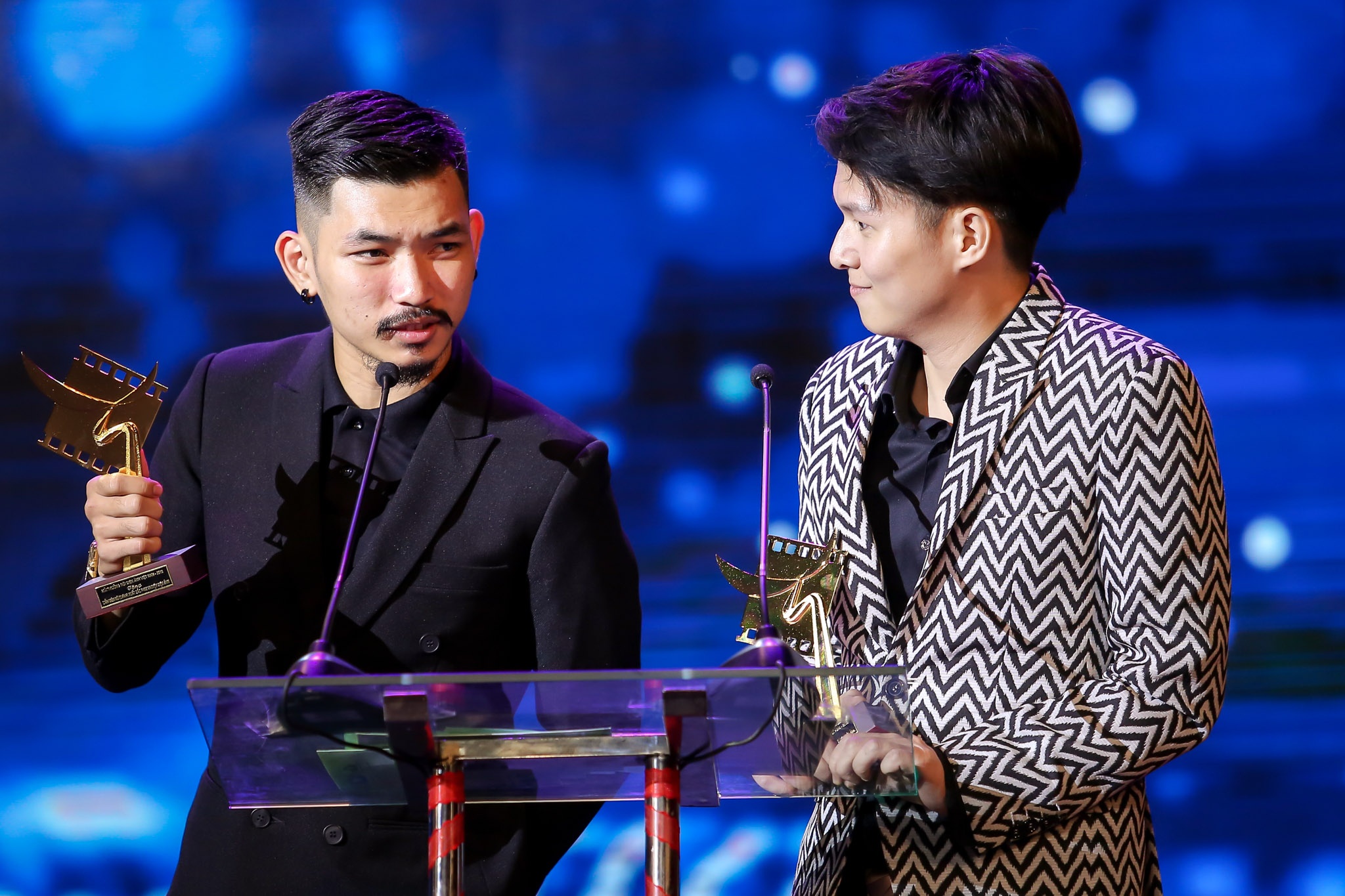 Quynh Chi che nguc vi dien dam qua ho anh 6