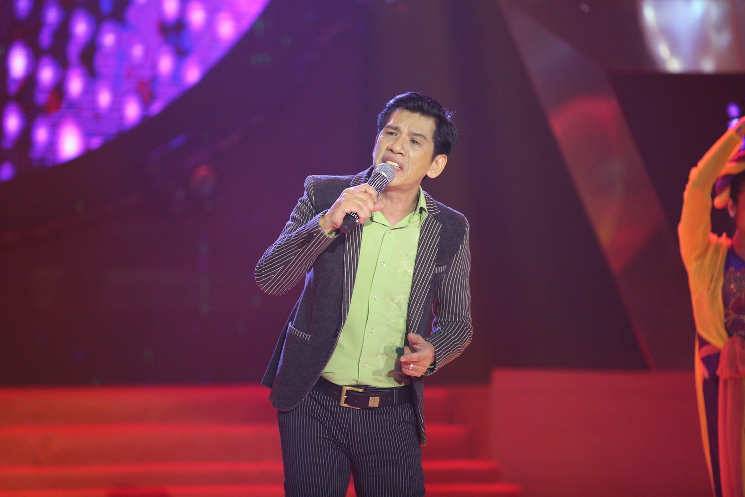 Y Lan khoc khi nghe Duc Minh hat anh 2