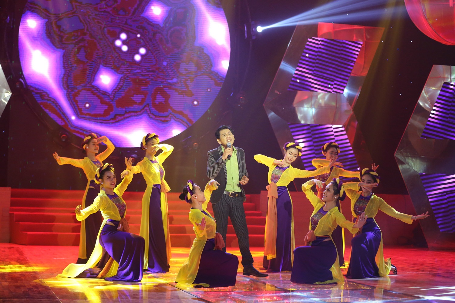 Y Lan khoc khi nghe Duc Minh hat anh 1