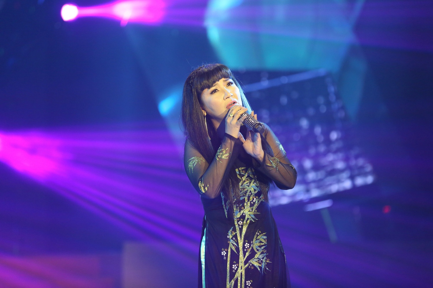 Y Lan khoc khi nghe Duc Minh hat anh 8