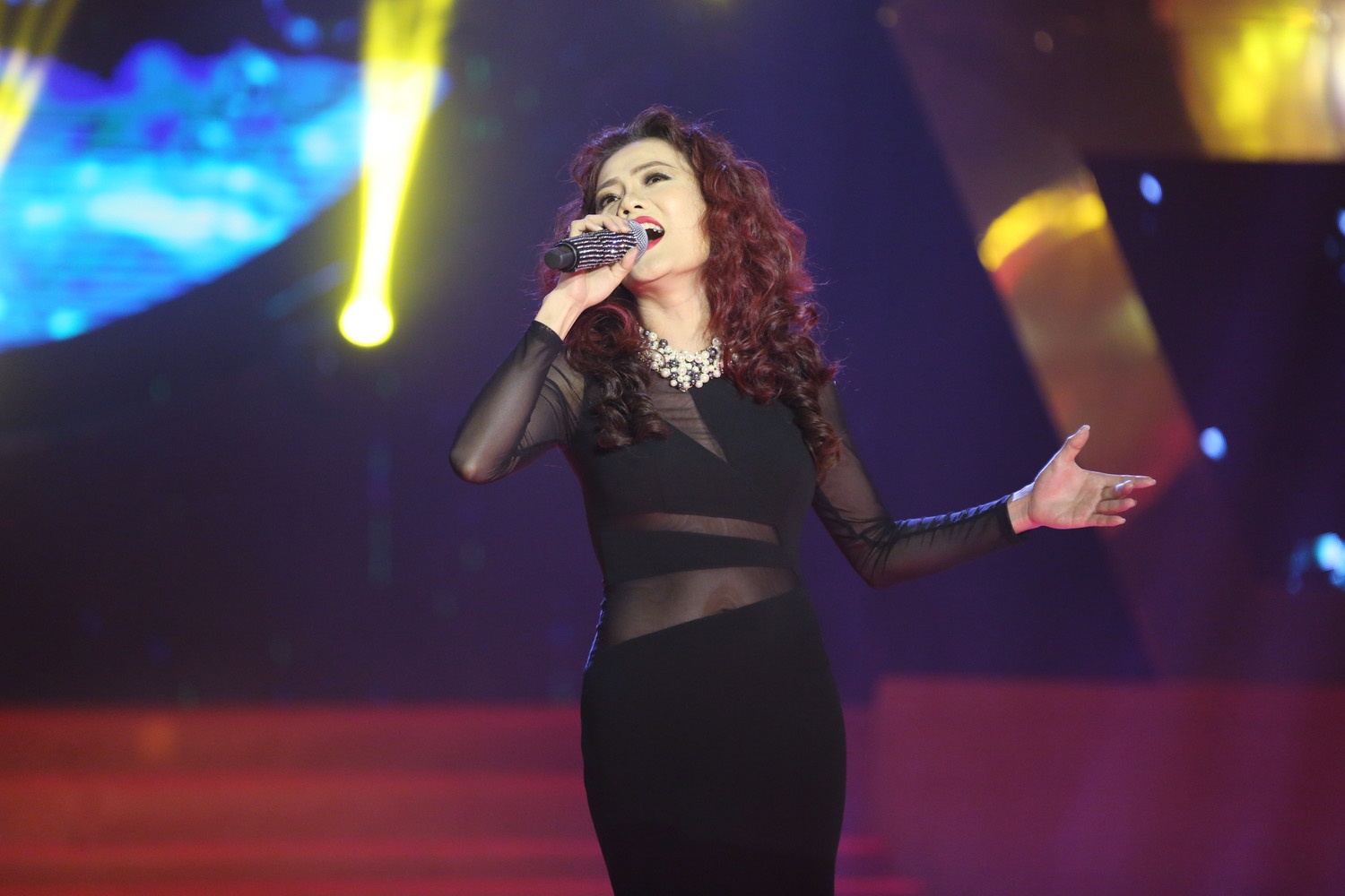 Y Lan khoc khi nghe Duc Minh hat anh 5