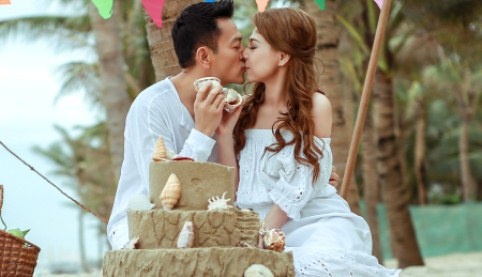 Thanh Thao va ban trai hon nhau say dam o Da Nang hinh anh