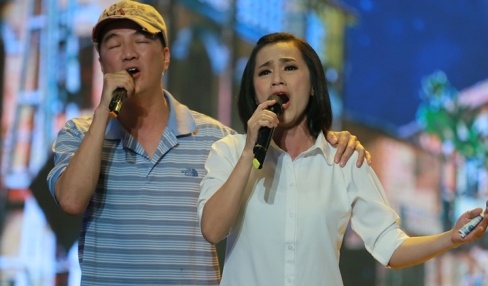 Clip Dam Vinh Hung khoc noi ve cha hinh anh