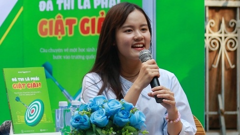 Bi quyet gioi tieng Anh, xin hoc bong cua co gai sinh nam 1994 hinh anh