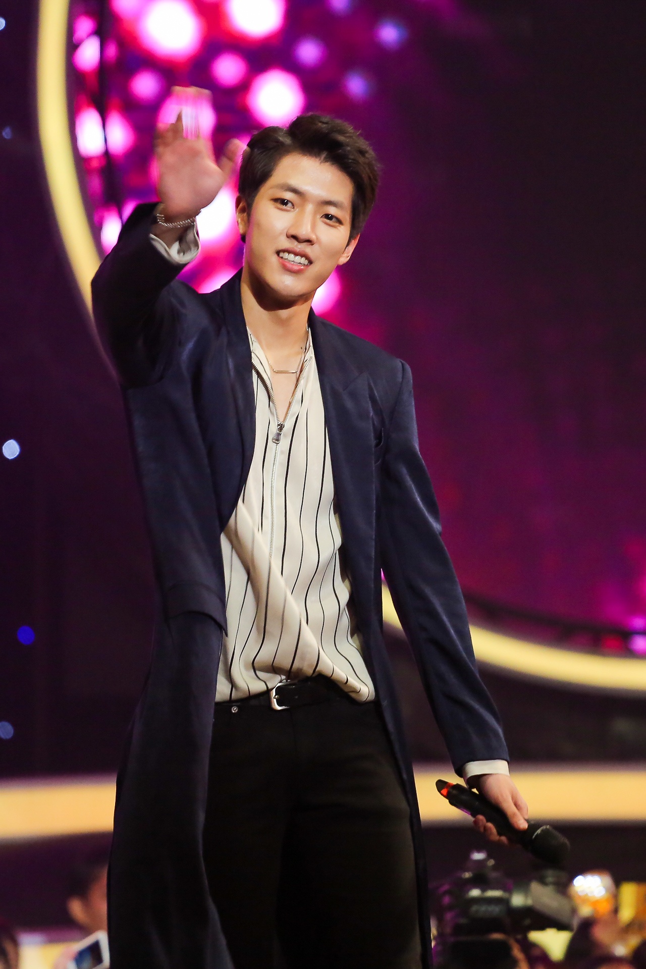 nhom Han Quoc hat trong Nhac hoi song ca anh 6