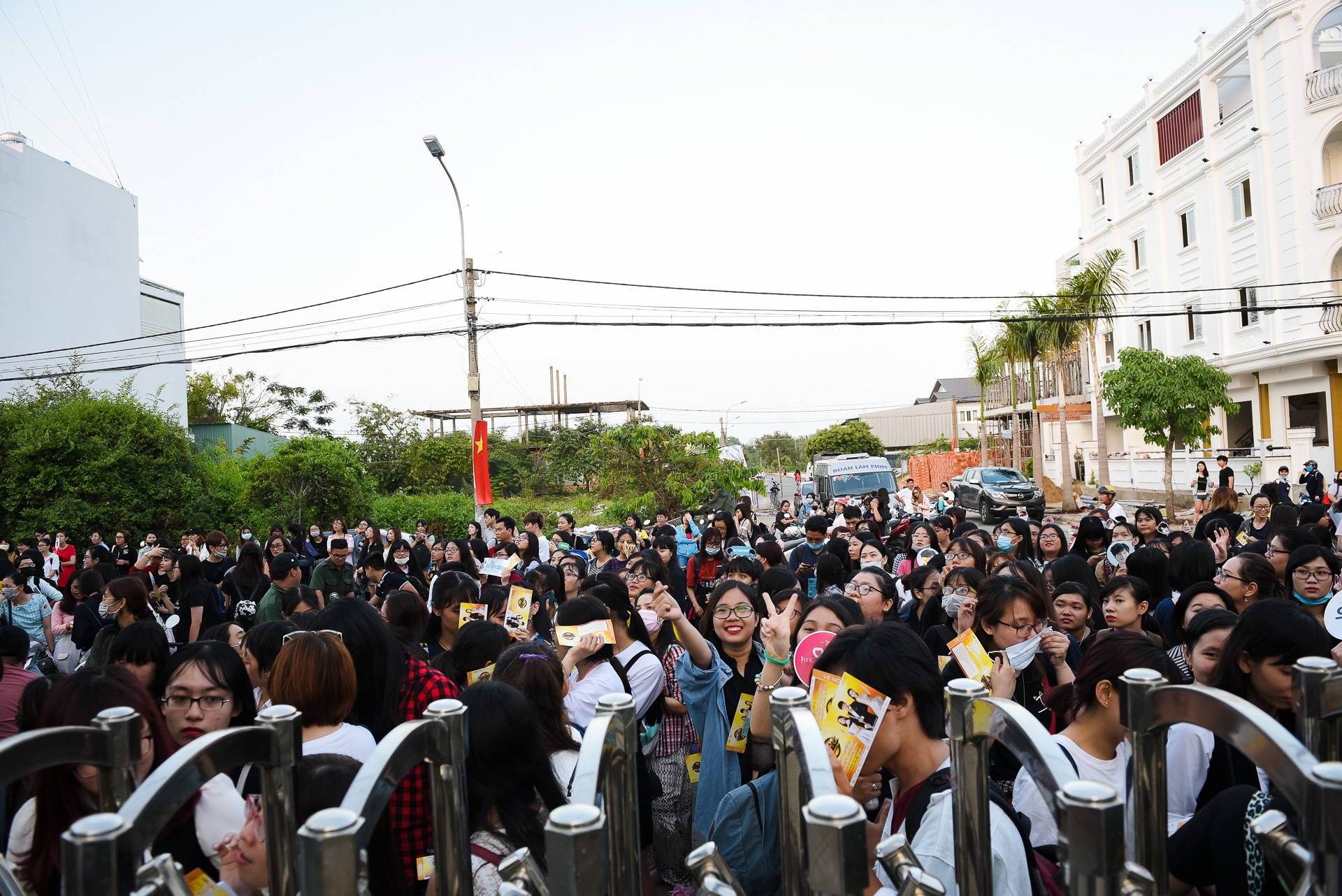 nhom Han Quoc hat trong Nhac hoi song ca anh 1