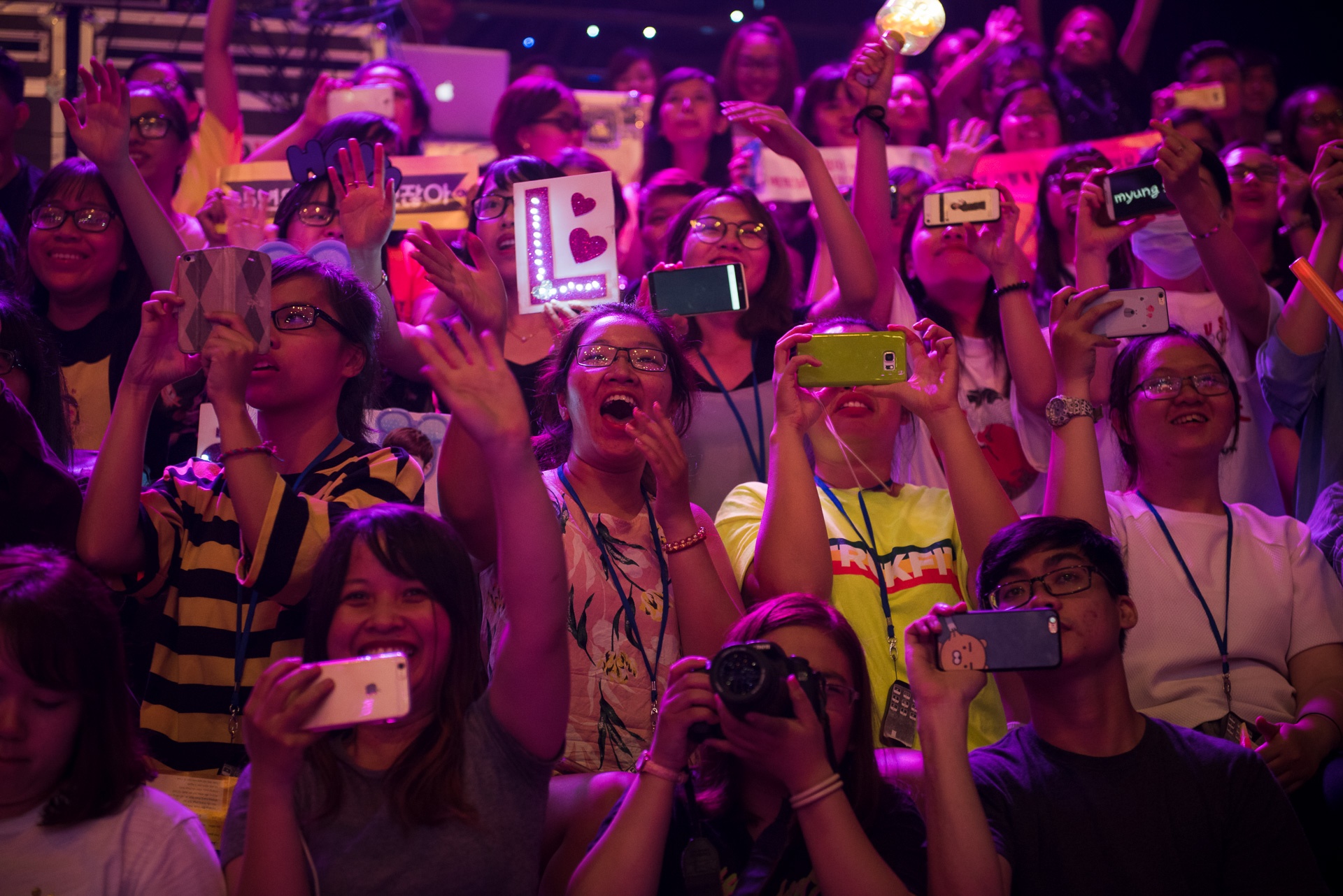 nhom Han Quoc hat trong Nhac hoi song ca anh 9