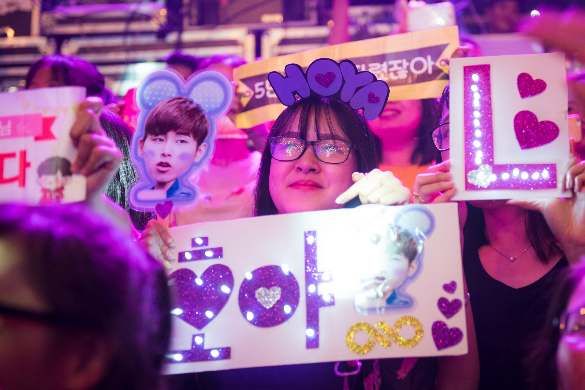 nhom Han Quoc hat trong Nhac hoi song ca anh 8