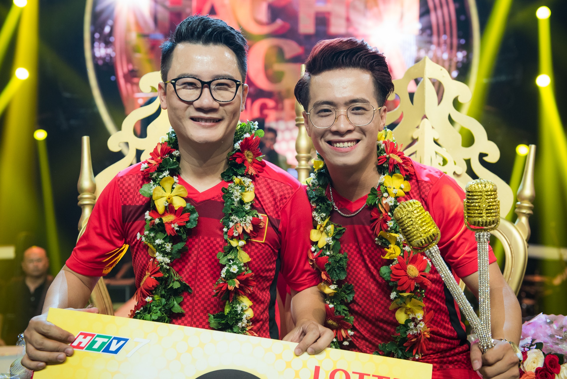 Hoàng Bách và học trò trở thành quán quân ảnh 1 Hoang Bach va hoc tro tro thanh quan quan anh 1