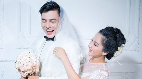 Anh cuoi hai huoc, lang man cua Le Duong Bao Lam va vo 9X hinh anh