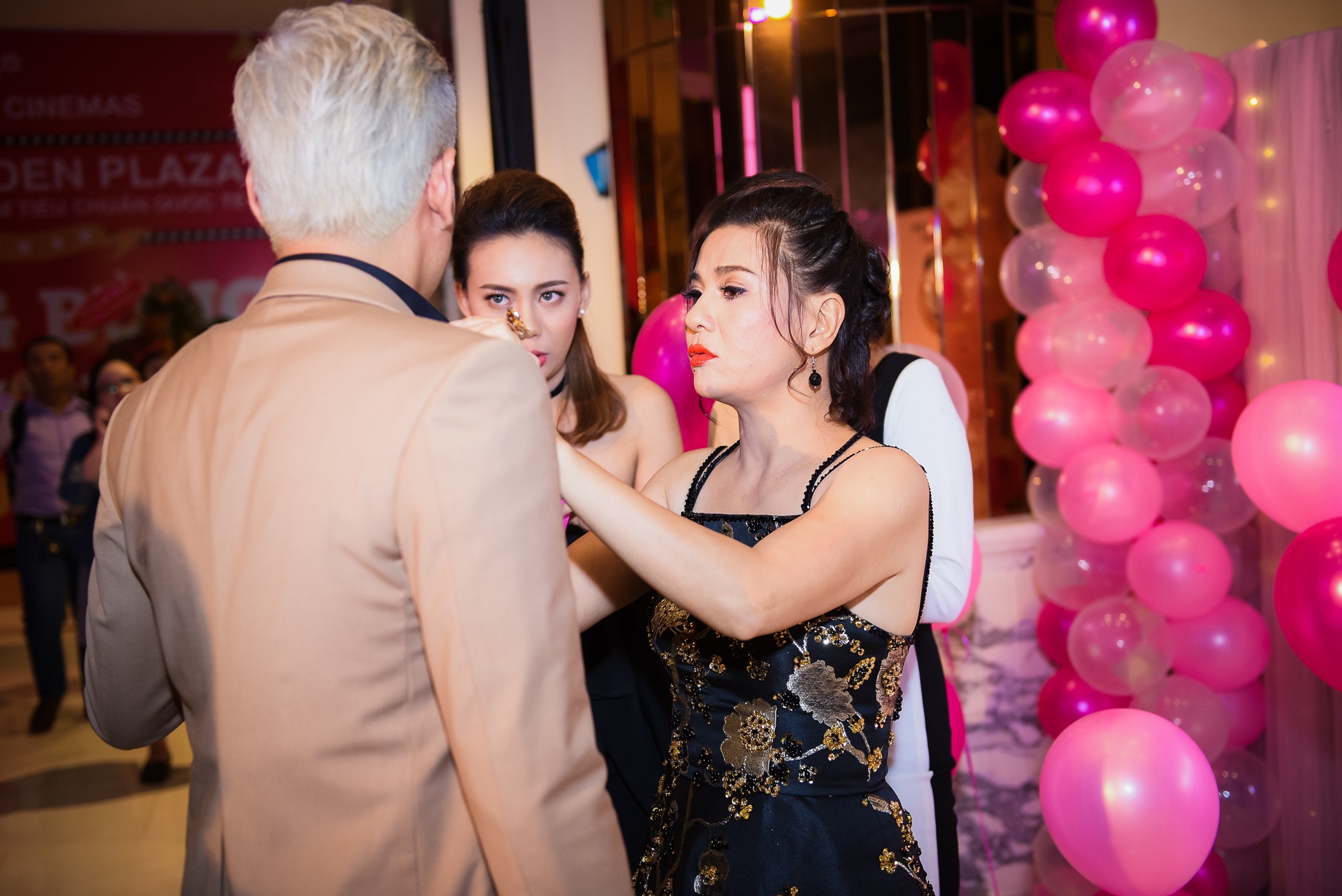 Cát Phượng tình tứ bên Kiều Minh Tuấn ảnh 3 Cat Phuong tinh tu ben Kieu Minh Tuan anh 3