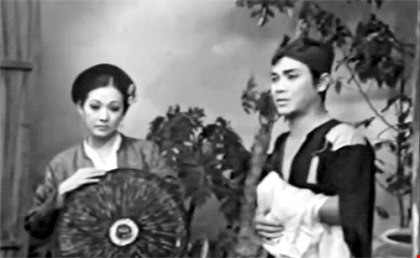 Nghe si Thanh Sang va nghe si Thanh Nga trong trich doan cai luong 