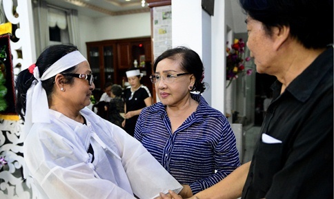 NSND Le Thuy, MC Thanh Bach chia se ky niem ve NSUT Thanh Sang hinh anh