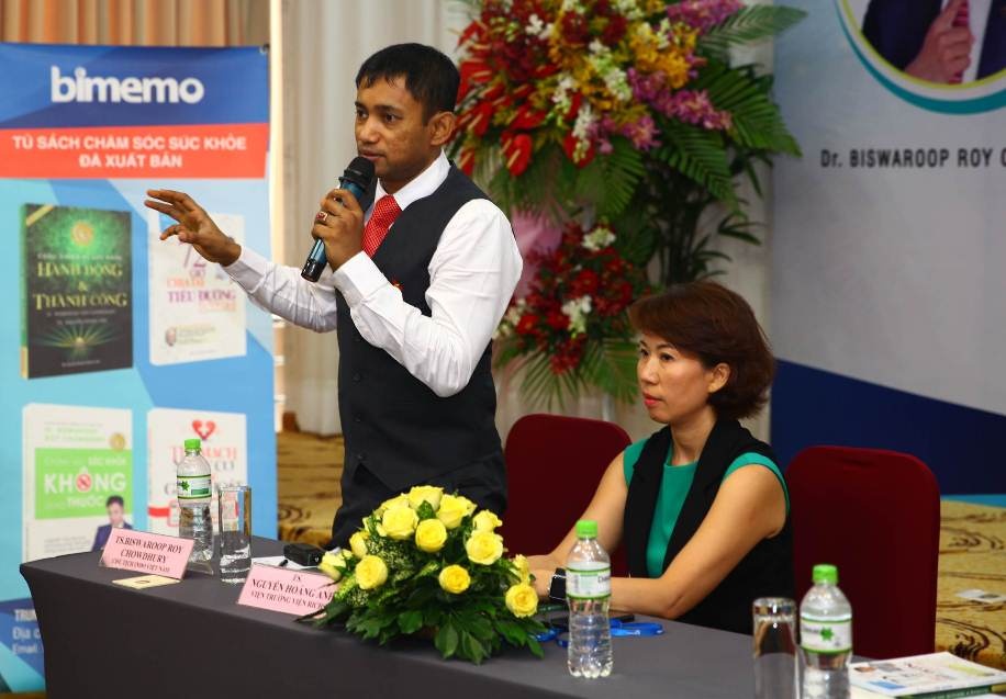 Gioi thieu sach cua tien si nguoi An Do anh 1