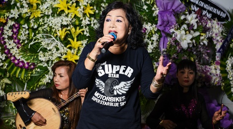 Nghe si, khan gia Viet hat tien biet NSUT Thanh Sang hinh anh