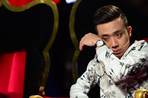 Tran Thanh co phai la nghe si duy nhat dien hai nham? hinh anh