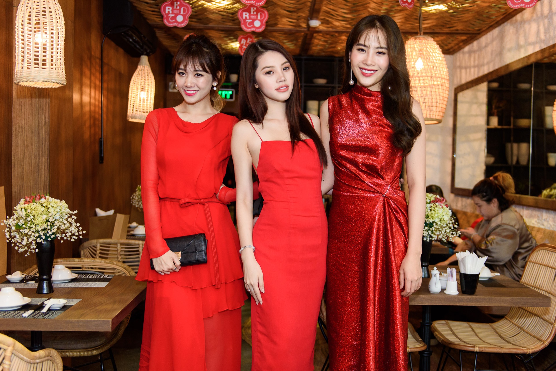 Hinh anh Hari Won noi bat khi di tiec anh 8