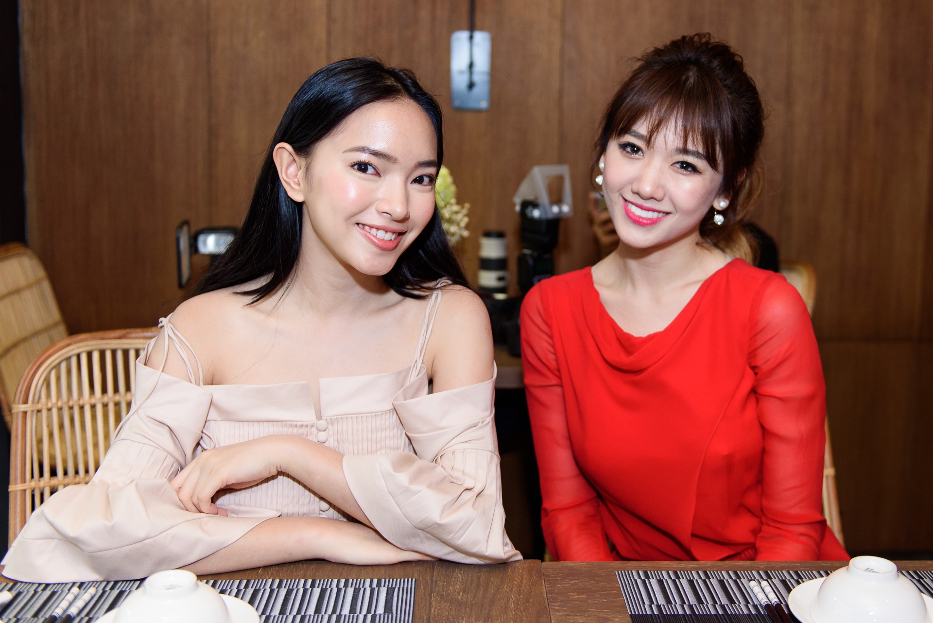 Hinh anh Hari Won noi bat khi di tiec anh 4