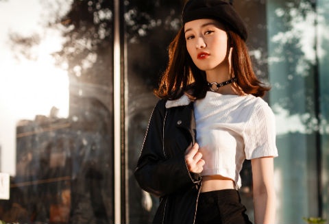 Hot girl Jun Vu nang dong xuong pho Sai Gon hinh anh