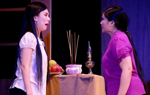 Thu Trang lay nuoc mat khan gia trong kich 'Tinh la dieu bong' hinh anh