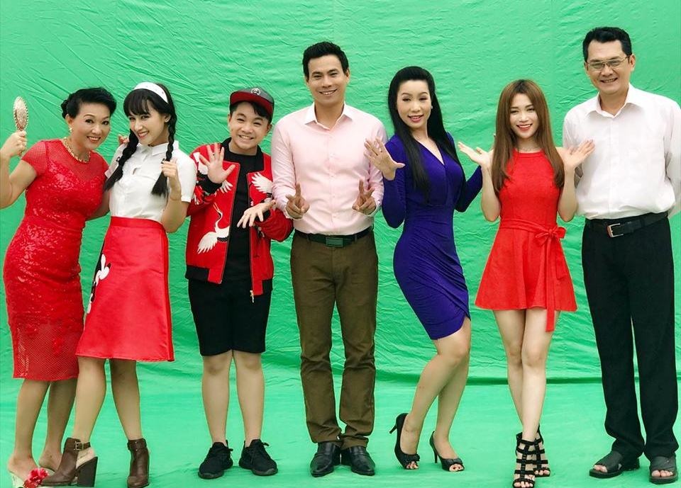 Hữu Châu bán nhà cửa trong phim ảnh 1 Huu Chau ban nha cua trong phim anh 1