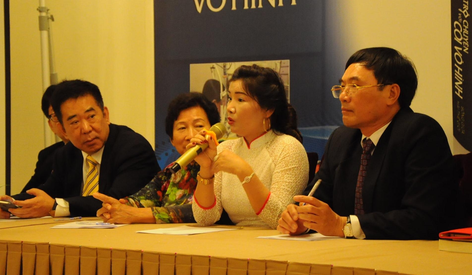 Ra mat sach tro chuyen voi coi vo hinh o TP.HCM anh 1