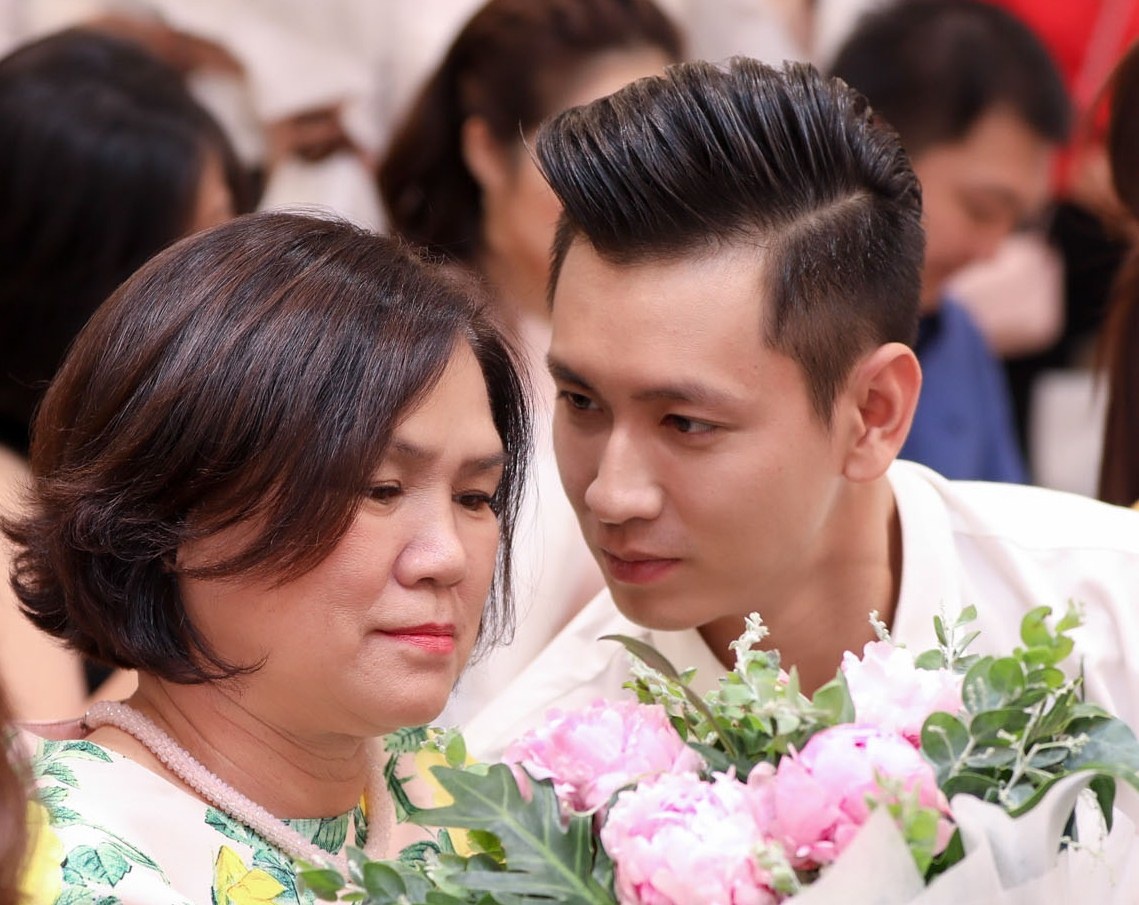 Le Thuy va Do An dua me di su kien anh 3