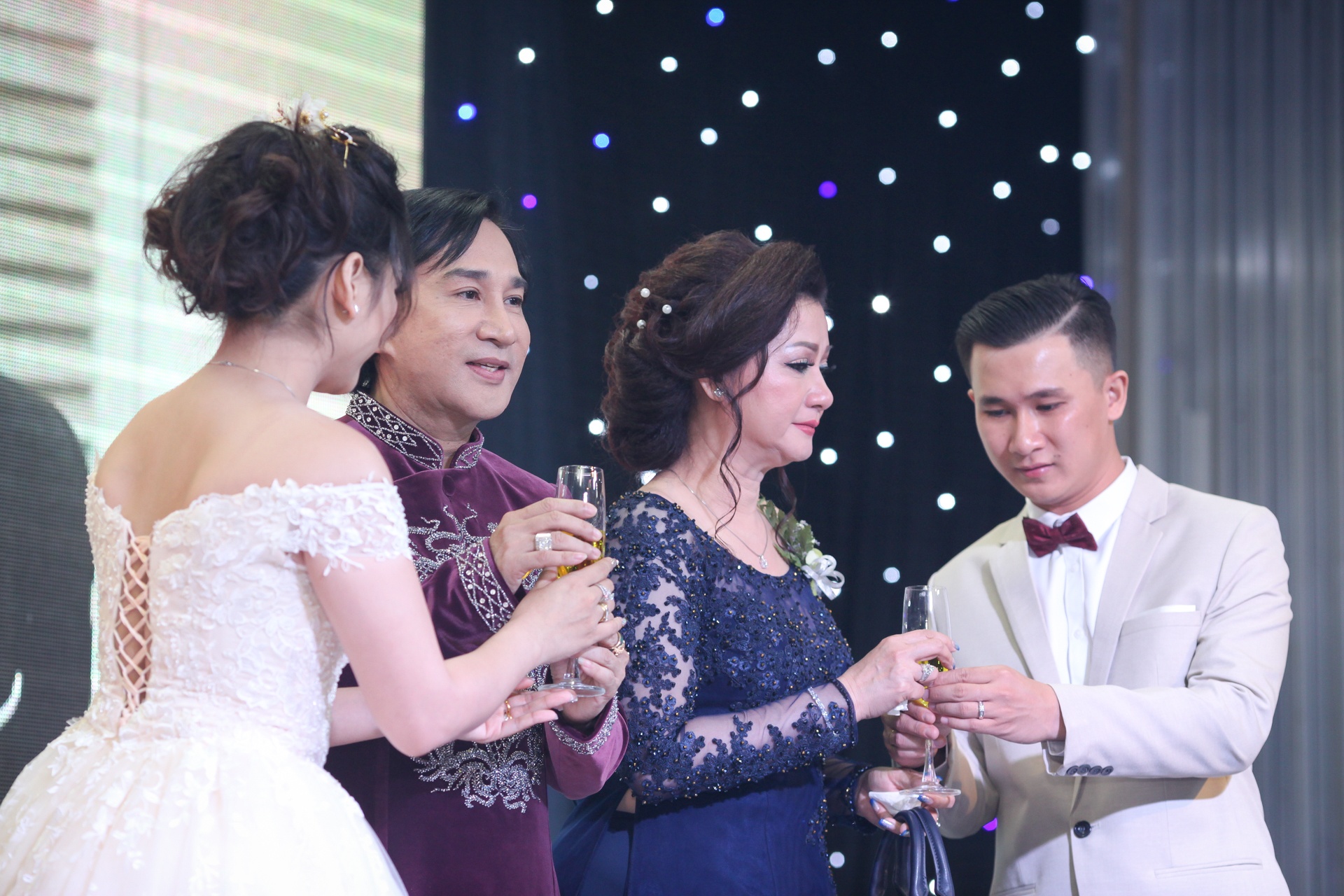 Dam cuoi cua con gai Kim Tu Long anh 6